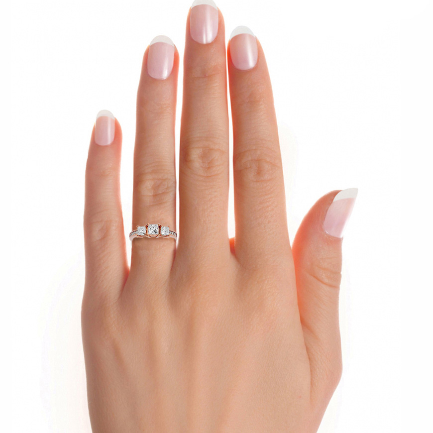 18KT Female Three Stone 4.6 Ring