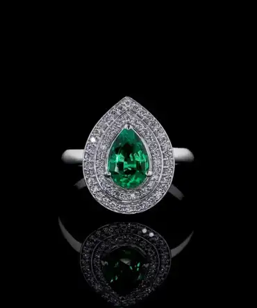 FEMALE HIDDEN HALO RING